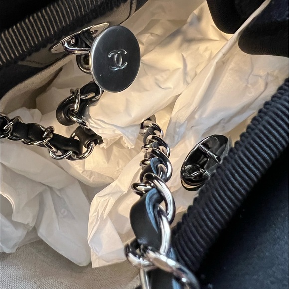 Authentic Chanel Deauville Tote with Top Handle 2022 - Picture 13 of 16